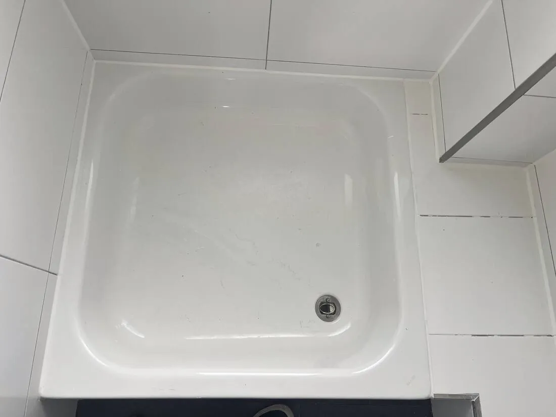 Duschwanne nach der Fugensanierung